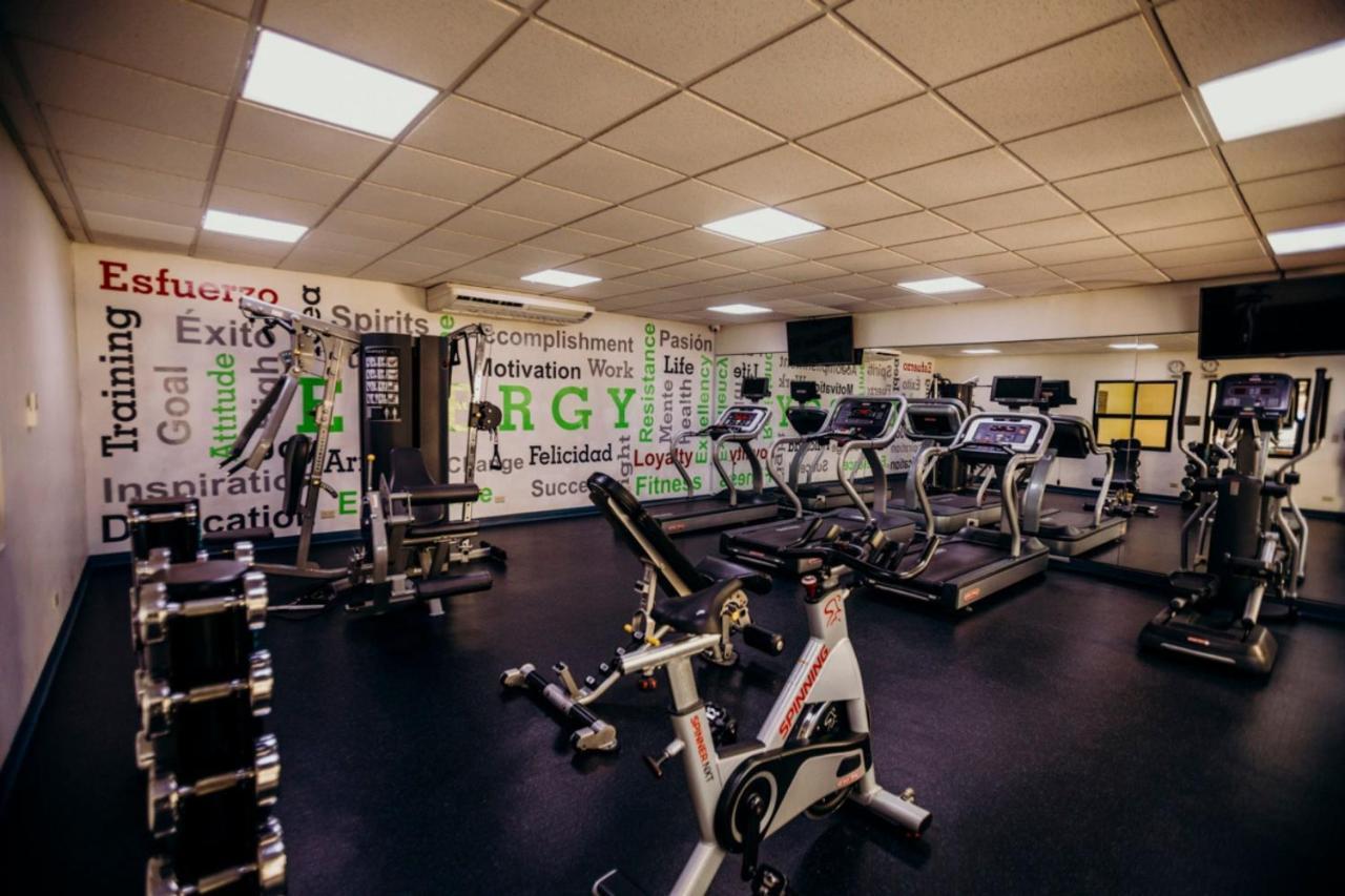 Hotel Araiza Mexicali Luaran gambar The gym at the hotel
