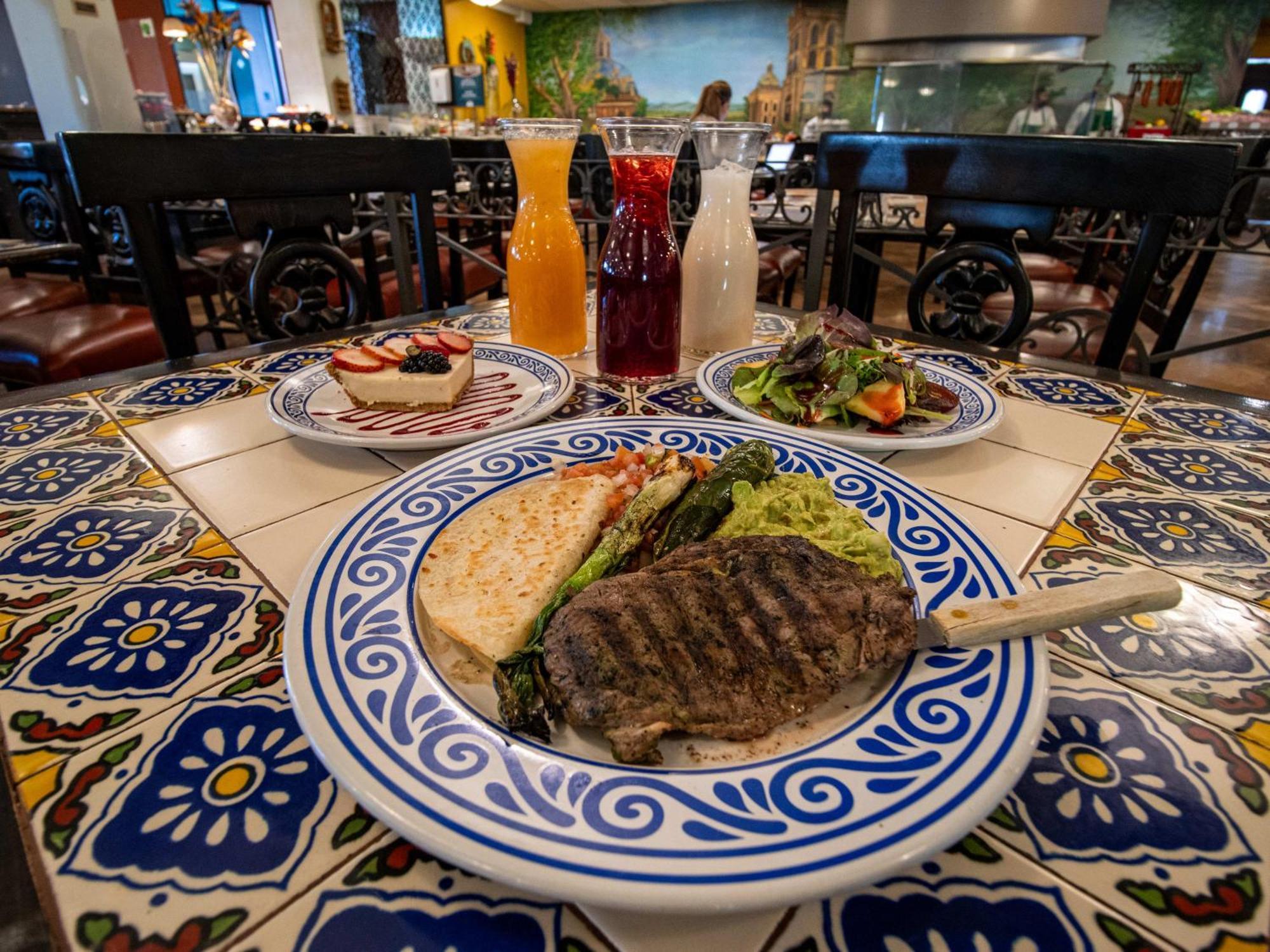 Hotel Araiza Mexicali Luaran gambar A typical Moroccan meal