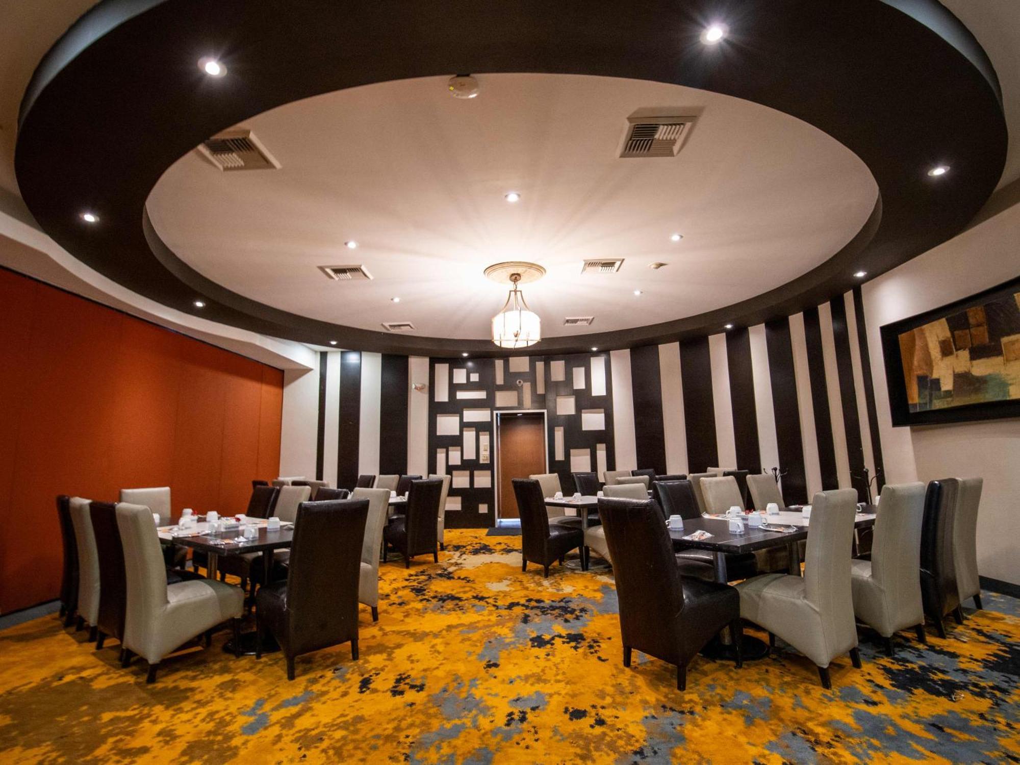 Hotel Araiza Mexicali Luaran gambar The interior of the restaurant