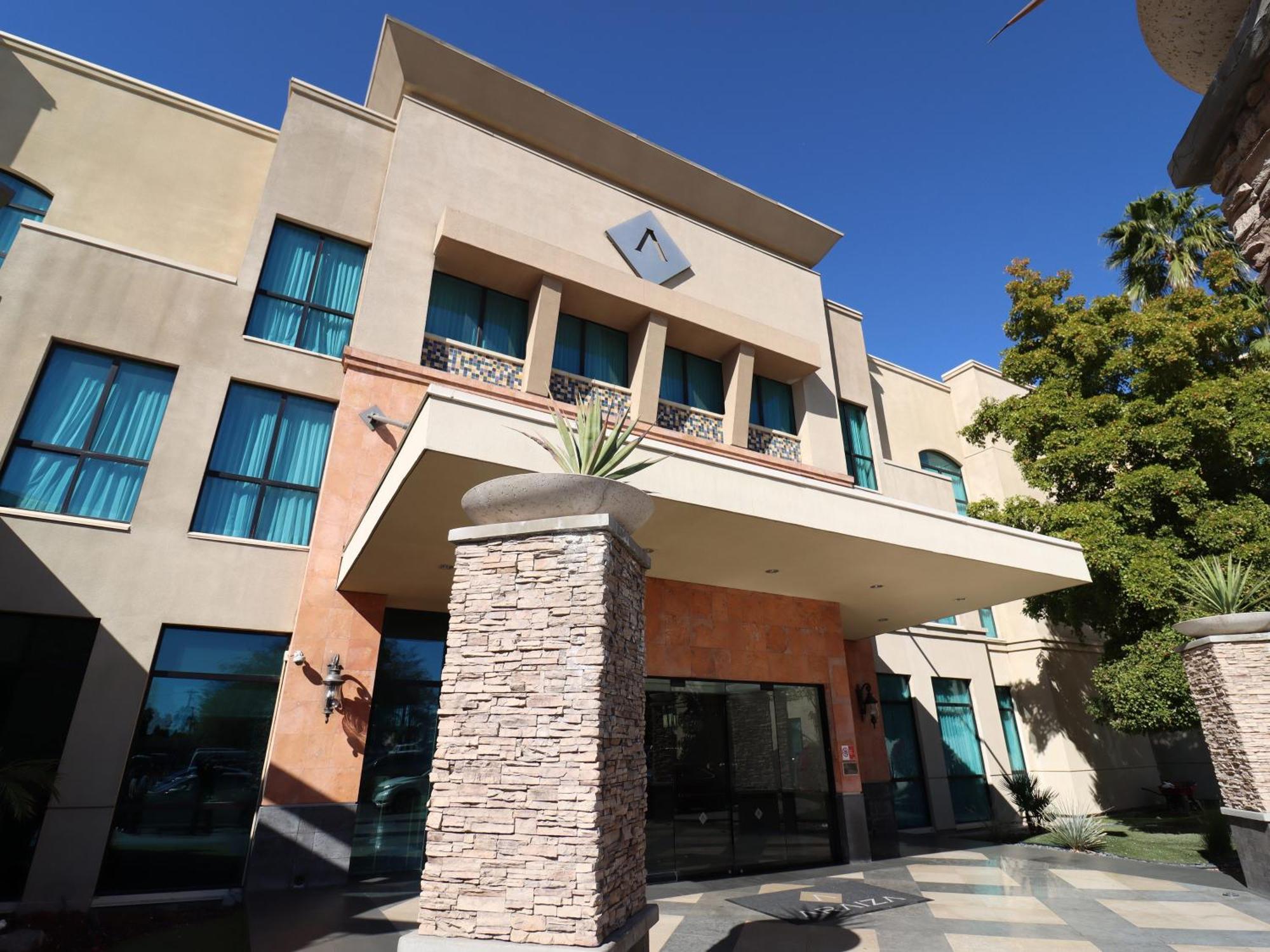 Hotel Araiza Mexicali Luaran gambar The new building of the University of the Americas